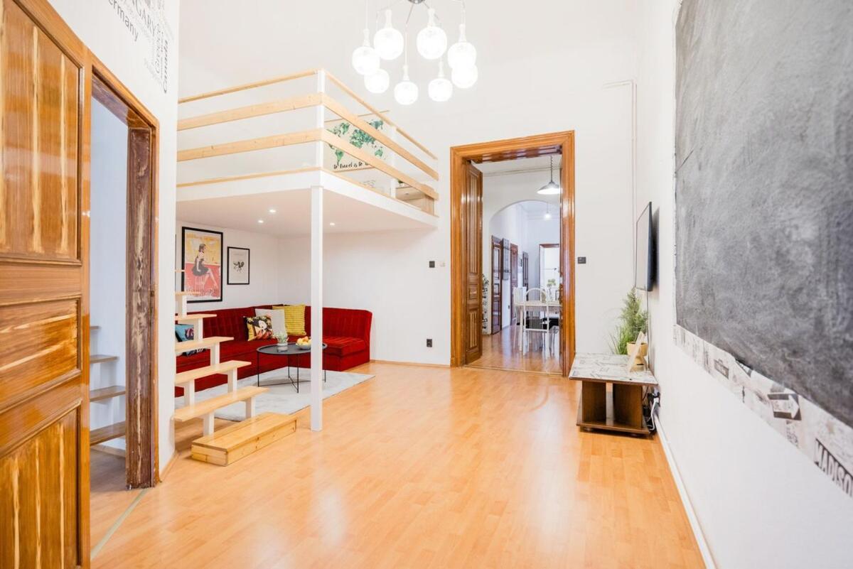 Mh008-secluded Spacious Oasis-best Location In Downtown Appartement