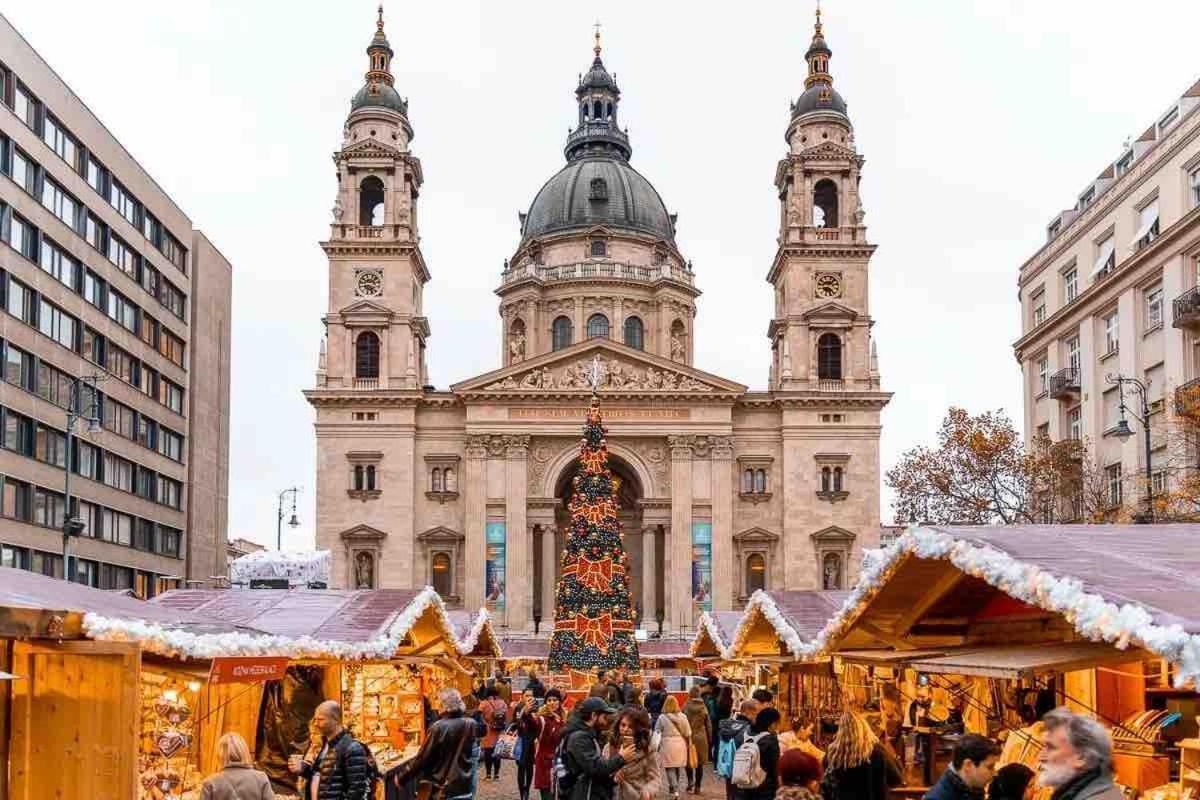 Mh008-secluded Spacious Oasis-best Location In Downtown Appartement Budapest