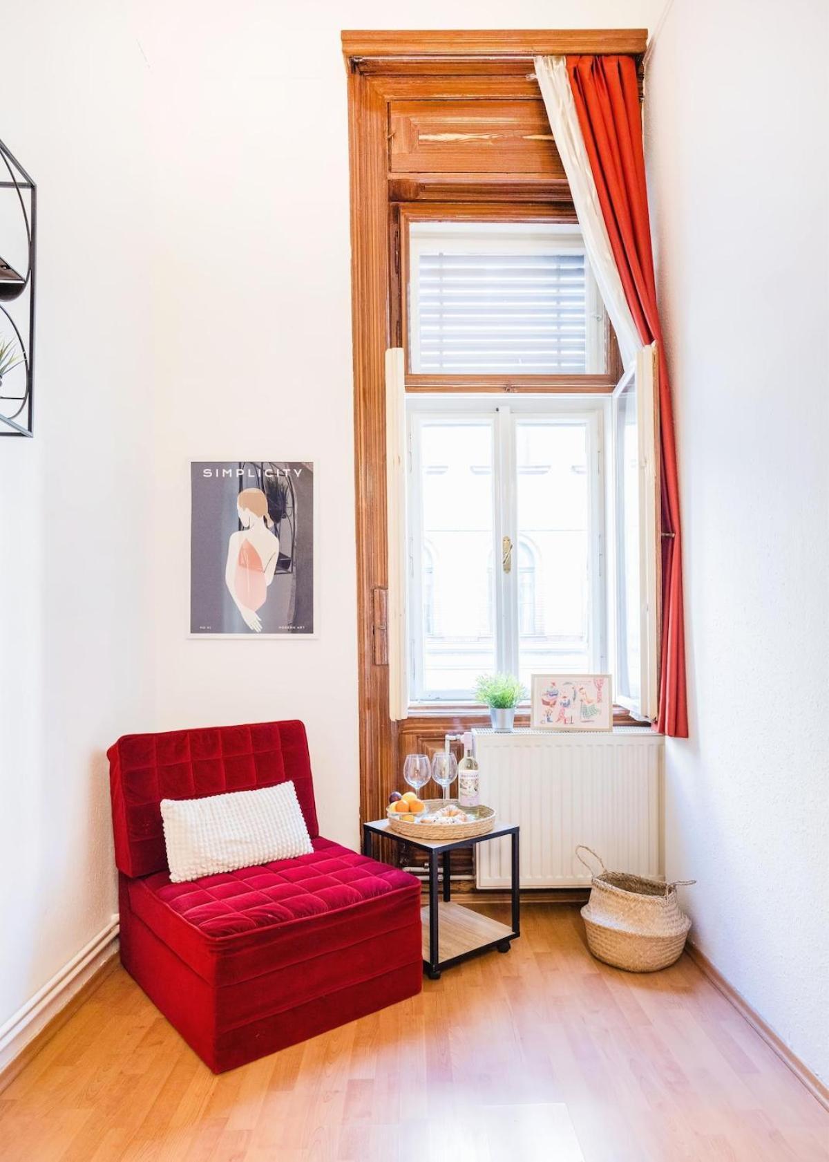Mh008-secluded Spacious Oasis-best Location In Downtown *