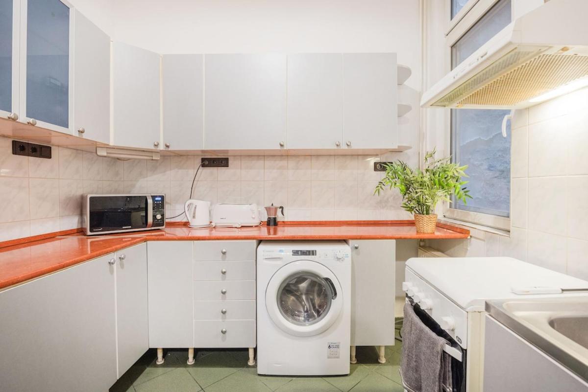 Mh008-secluded Spacious Oasis-best Location In Downtown Appartement
