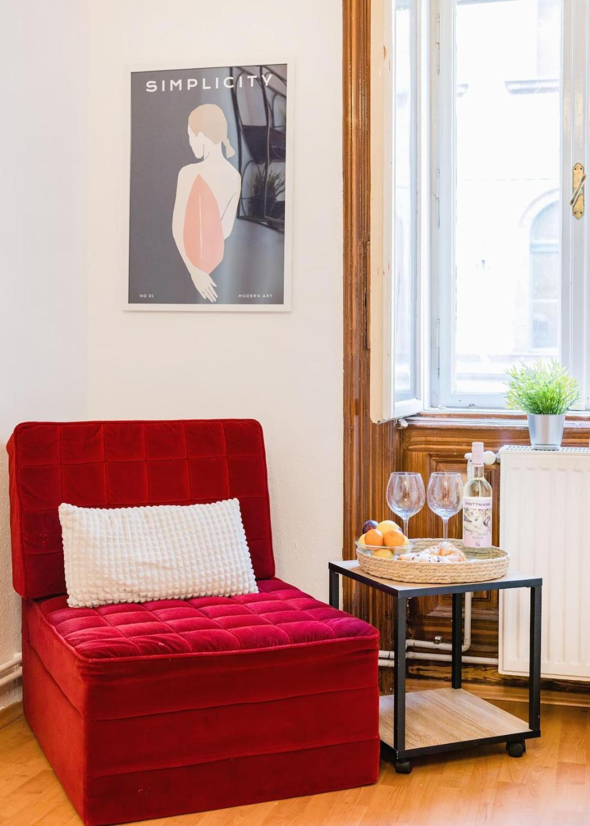 Mh008-secluded Spacious Oasis-best Location In Downtown Budapest