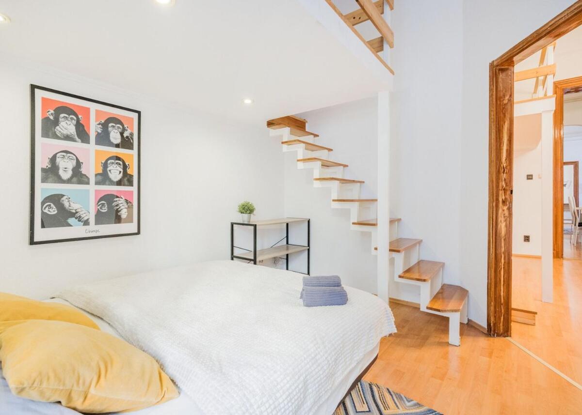 Mh008-secluded Spacious Oasis-best Location In Downtown Appartement Budapest
