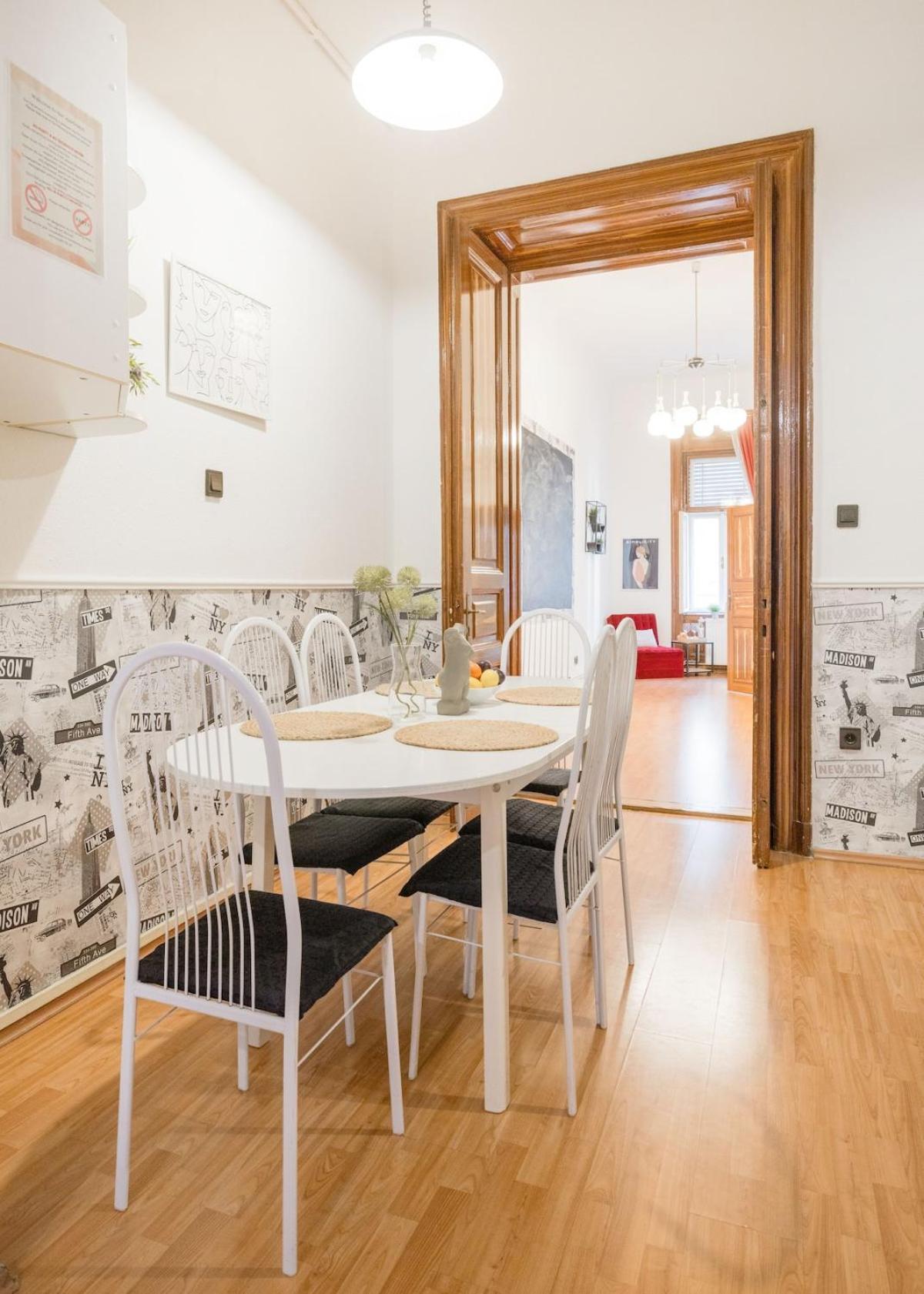 Mh008-secluded Spacious Oasis-best Location In Downtown Budapest