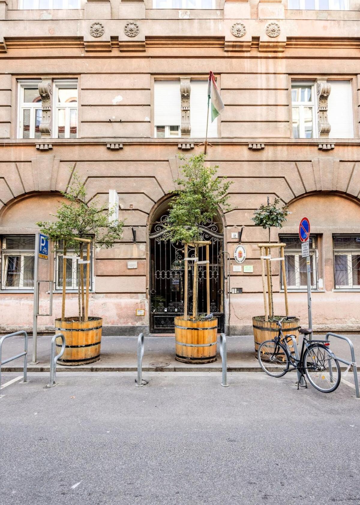 Mh008-secluded Spacious Oasis-best Location In Downtown Appartement *