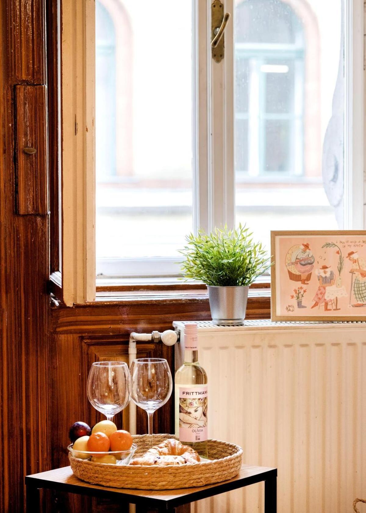 Mh008-secluded Spacious Oasis-best Location In Downtown * Budapest